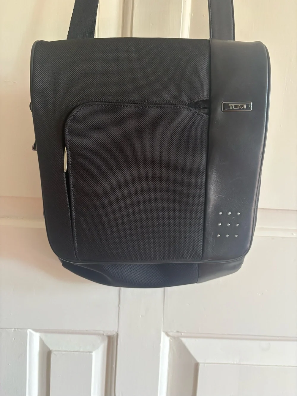 Tumi Alpha 3 LXT Messenger Crossbody Black Nylon & Leather Computer Laptop Bag